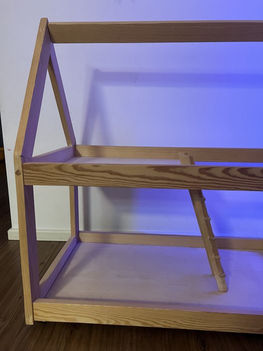 Domek dla lalek na kółkach jak stodoła dla Barbie