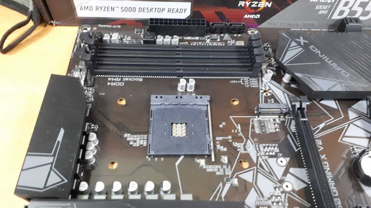 Материнська плата Gigabyte B550 GAMING X V2