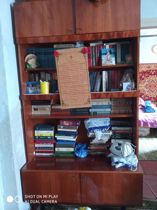 Шкаф книжный,сервант,место под телевизор