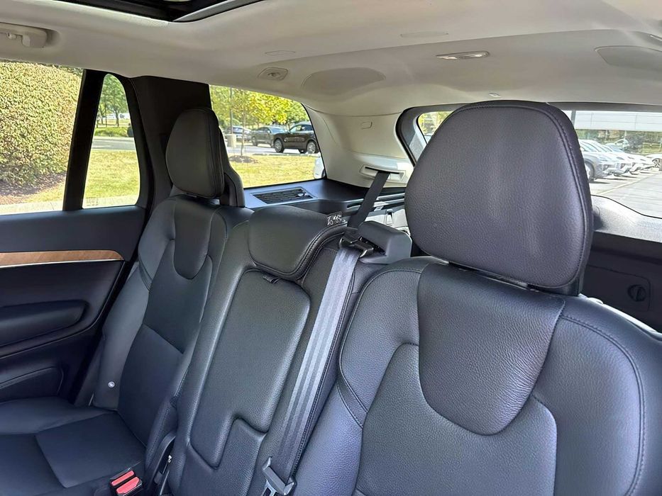 Volvo XC90      2023