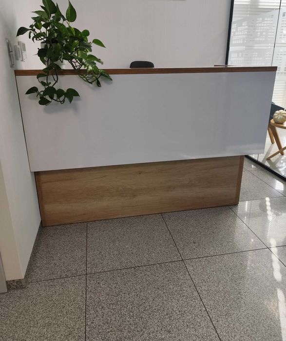 Lada recepcja biurko rejestracji