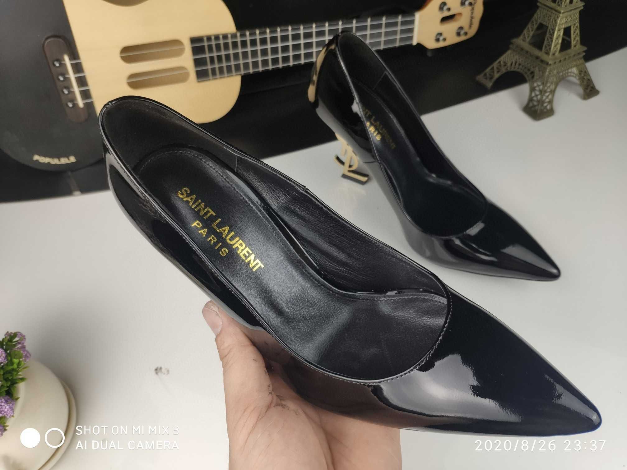 Nowe YSL Szpilki lakierowane od reki