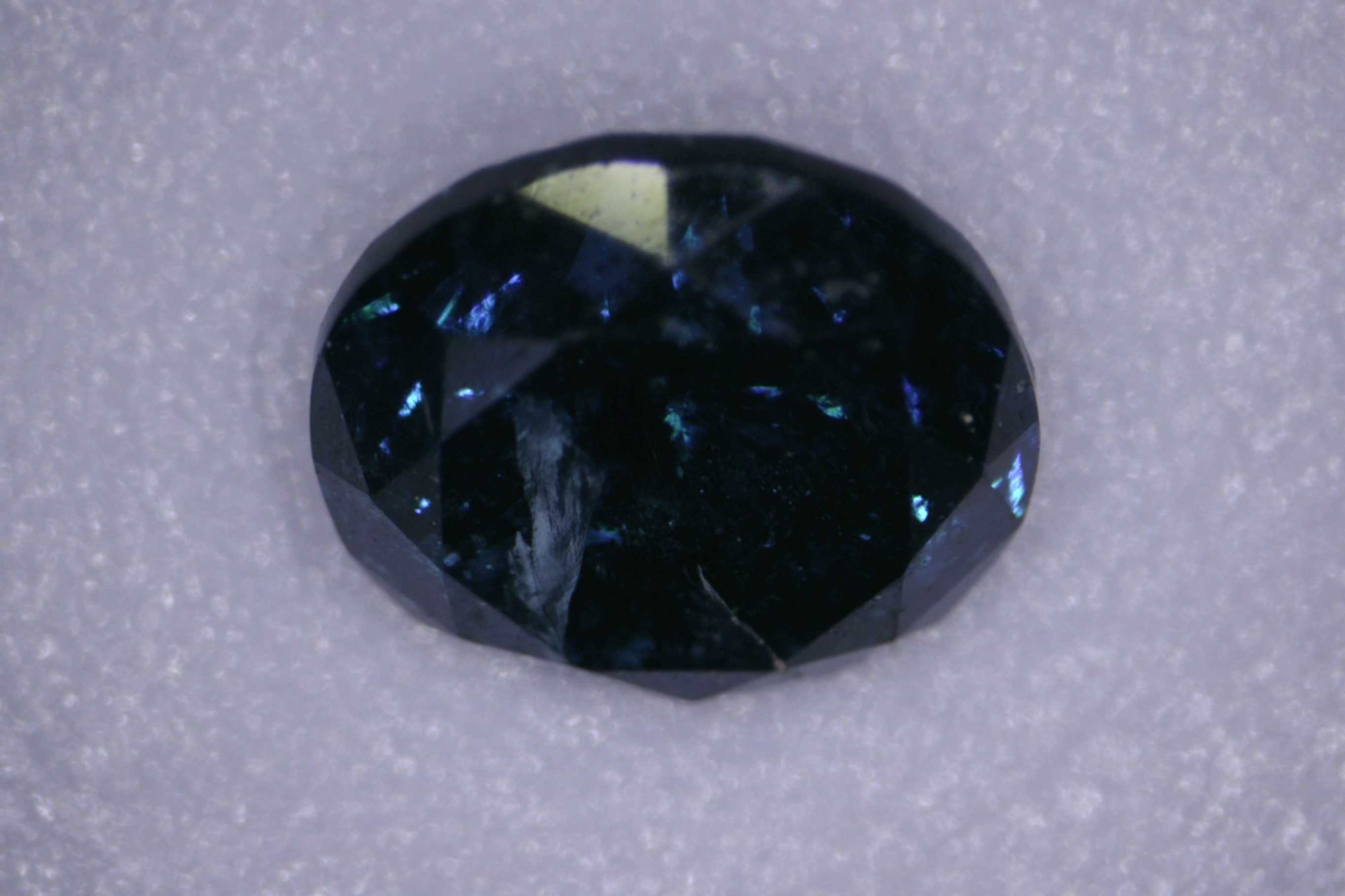 Diament 0.38ct Niebieski Brylant I3