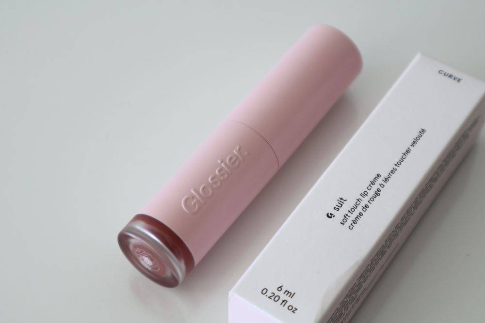 Batom Glossier G Suit Curve (NOVO)