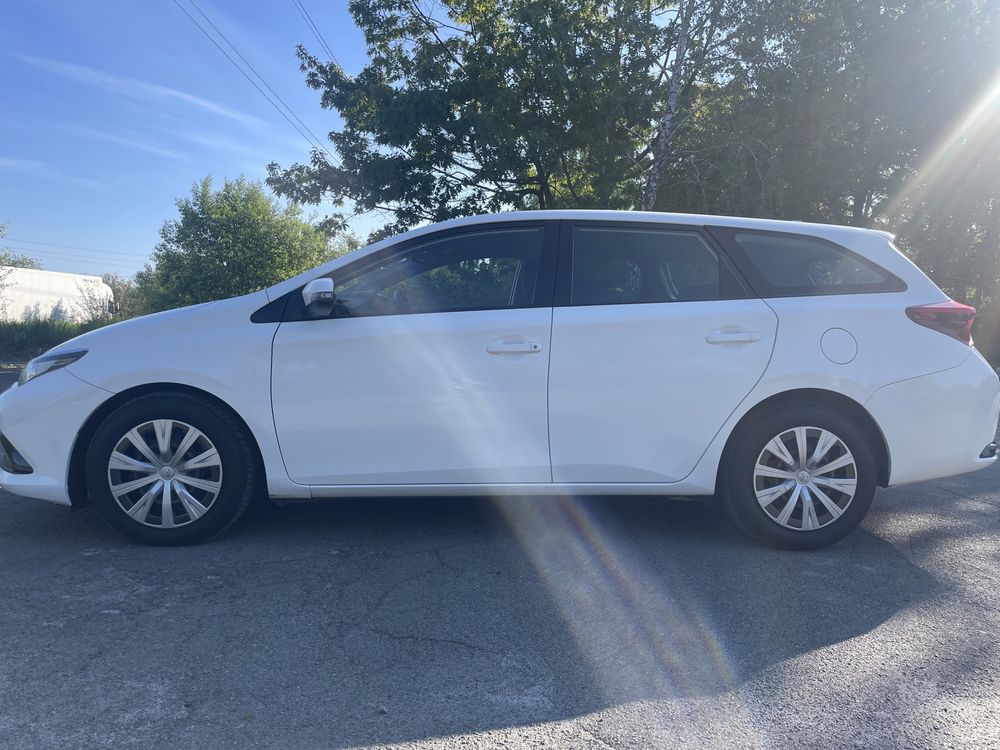 Toyota Toyota auris (corolla универсал) touring sport