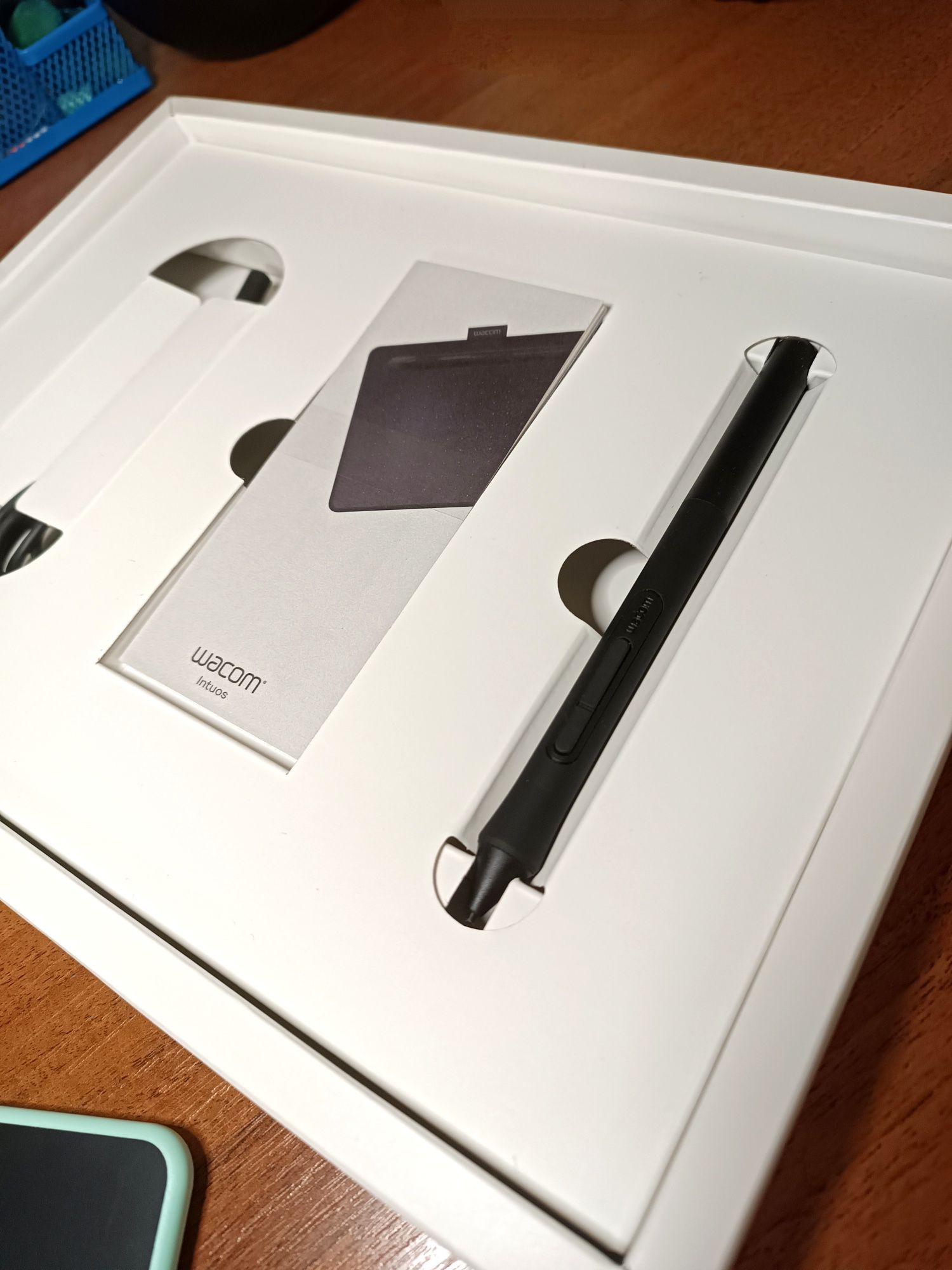 Графічний планшет Wacom Intuos M Bluetooth Pistachio
