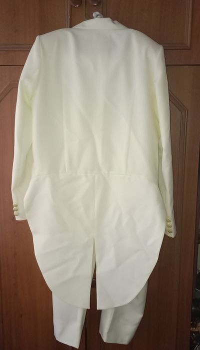 Фрак молочного кольору новий