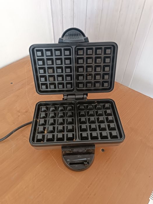 Продам нову вафельницю