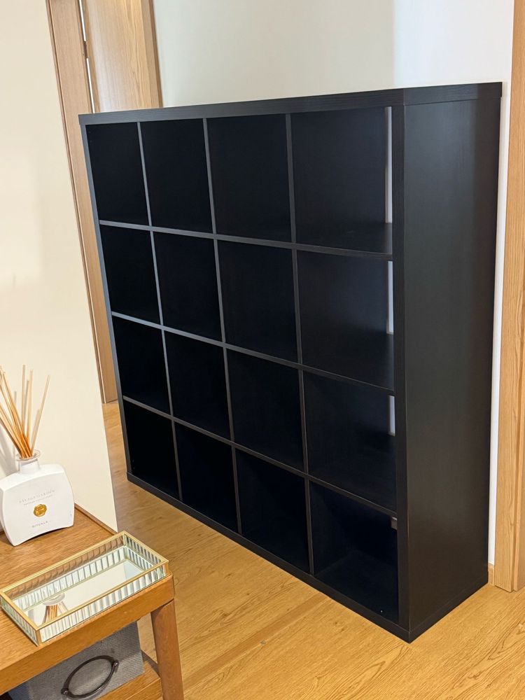 Estante Kallax do IKEA, 147cmx147cm, em muito bom estado