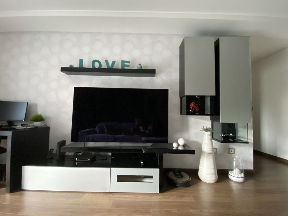 Móvel tv + 2 colunas decoração/arrumação Evanyrouse