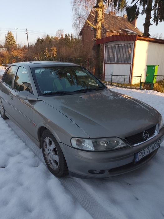 Sprzedam samochód osobowy Opel Vectra B benzyna rocznik 1999