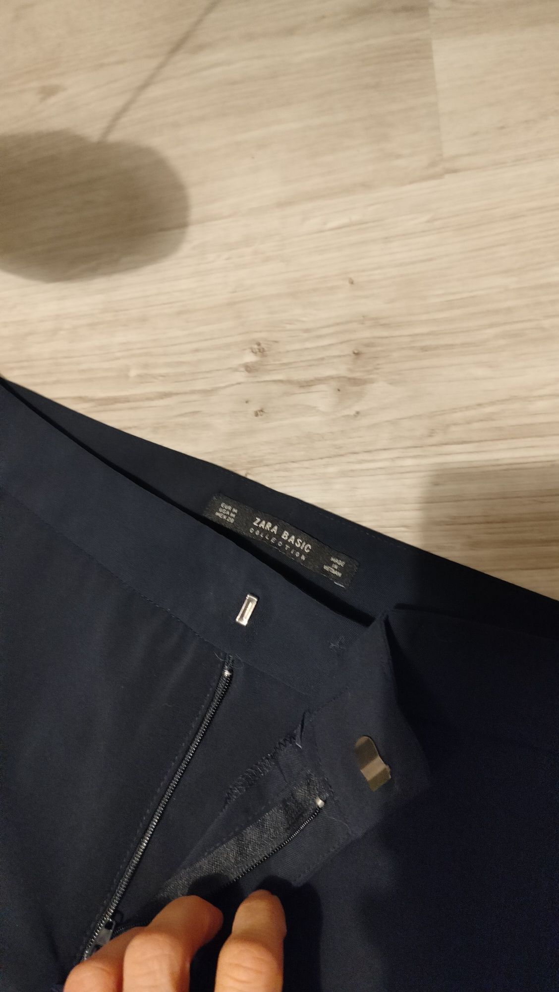 Czarne spodnie materiałowe Zara M