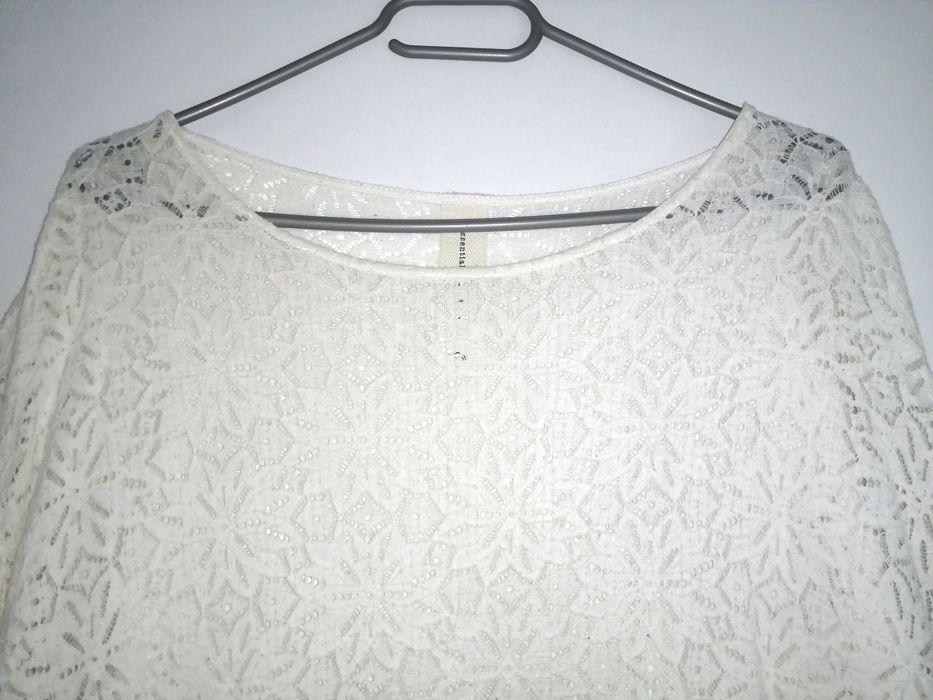 Biała bluzka w koronkę kwiaty koszula damska