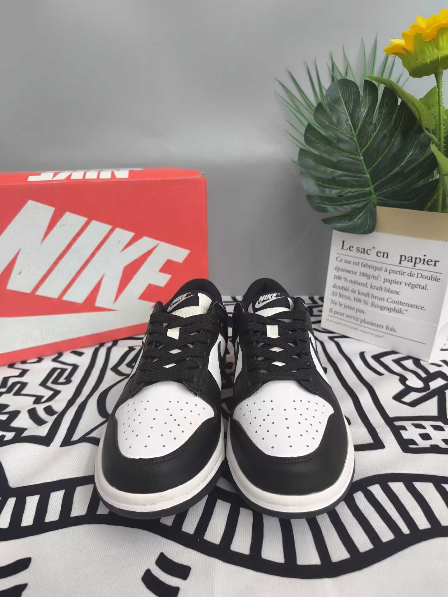 Damskie biało-czarne trampki Nike, rozmiar 39