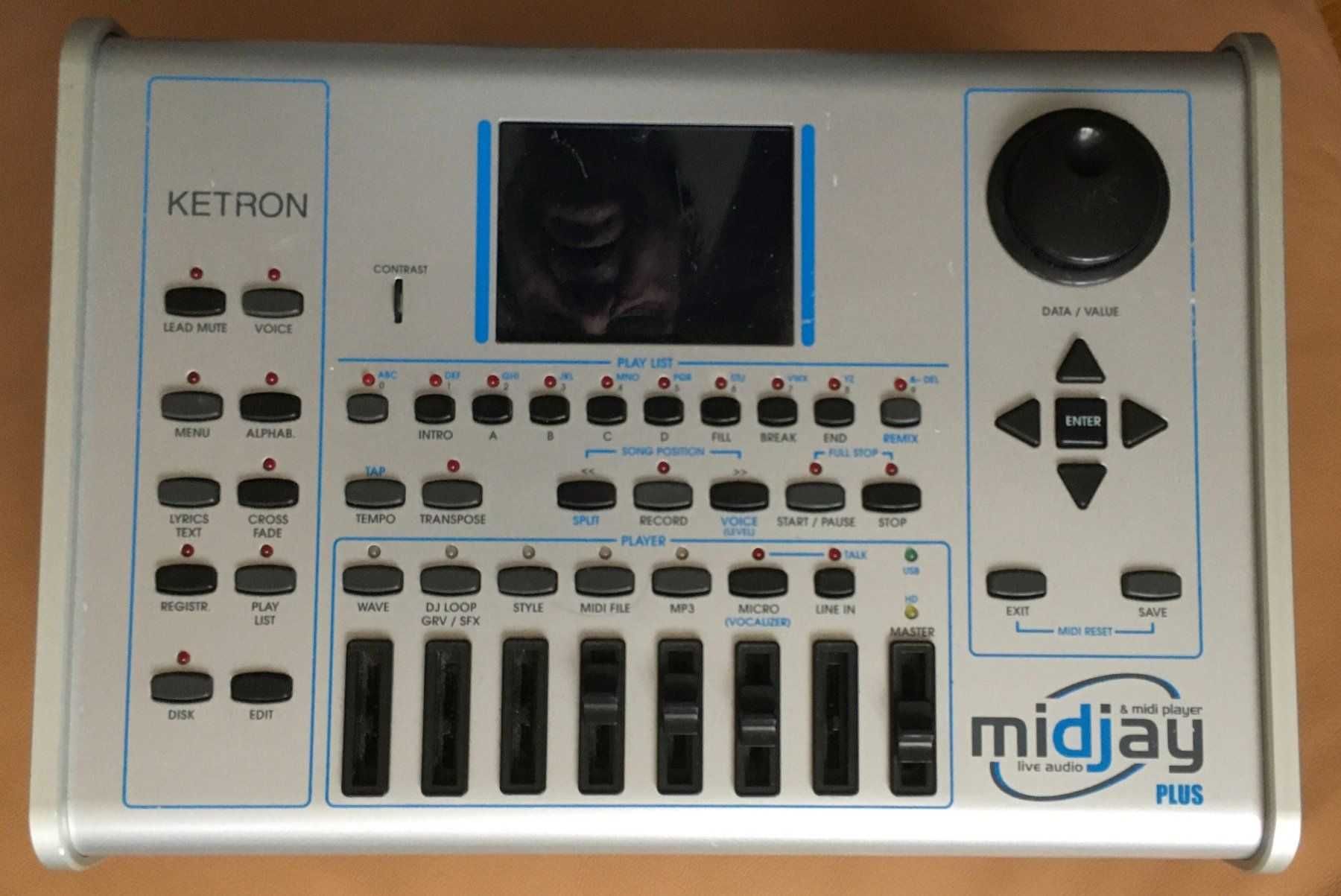 Ketron Midjay arranjador e leitor de arquivos midi e MP3