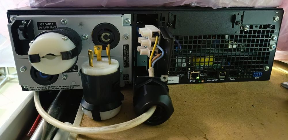 UPS przemysłowy APC 5kVA SRT5KXLT