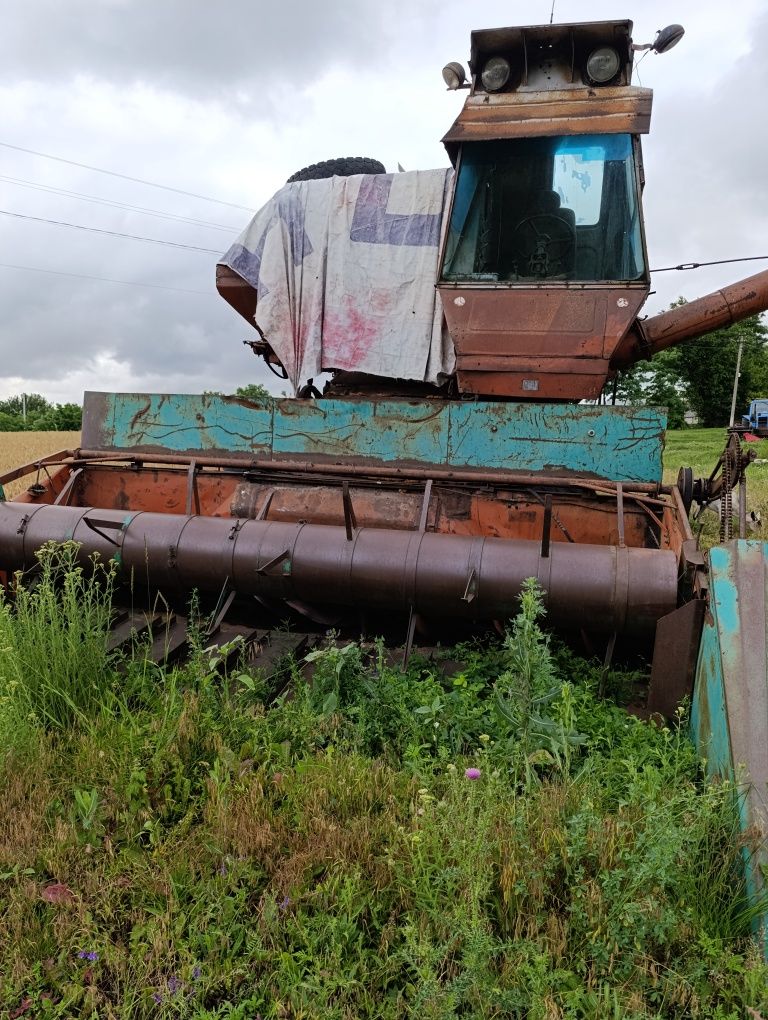 Продам комбайн Нива