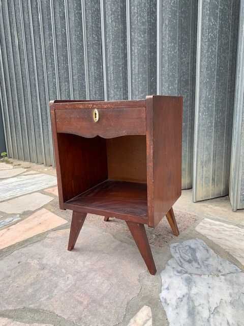 Mesinha de cabeceira vintage