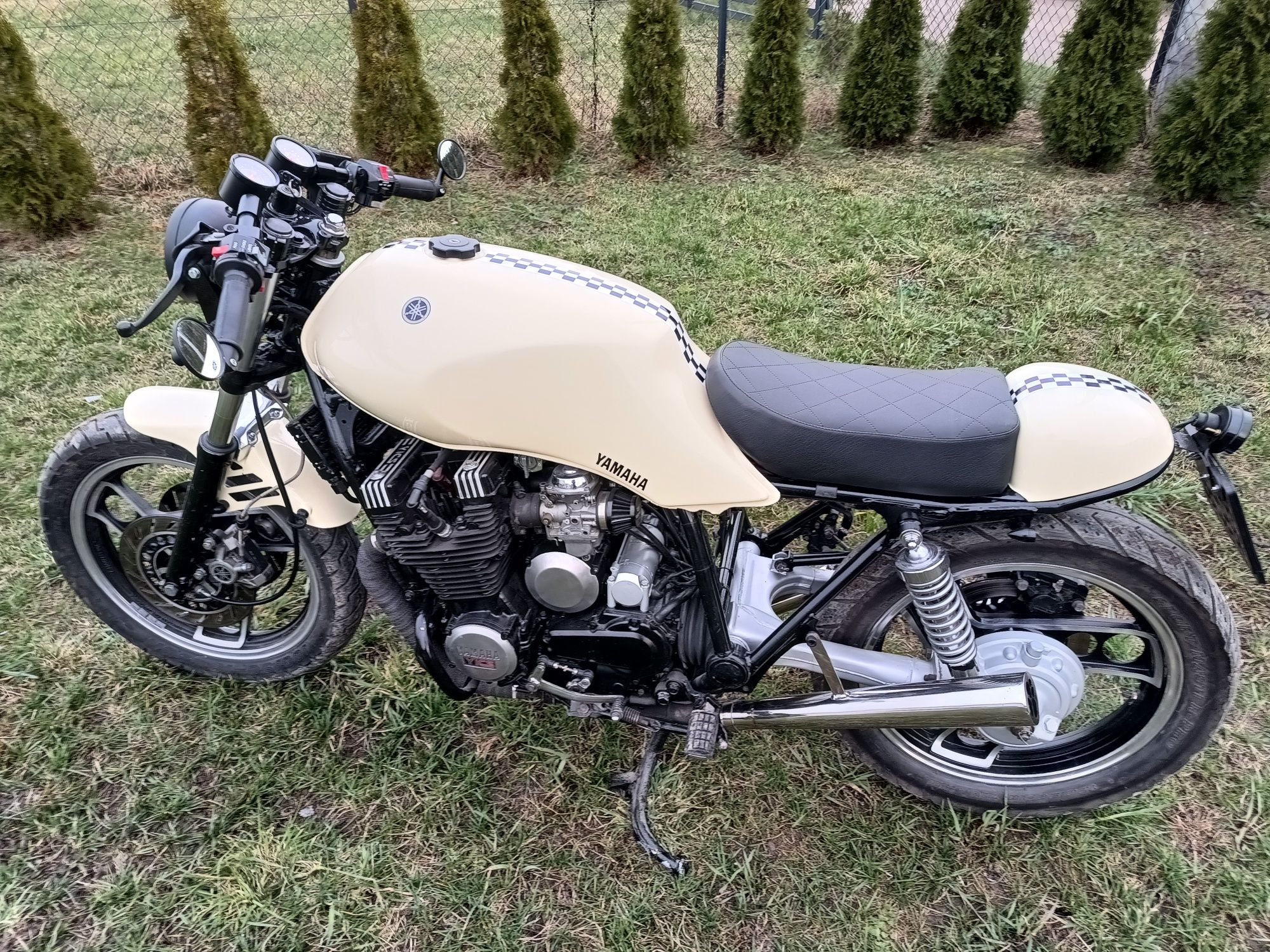 Yamaha cafe reacer 900