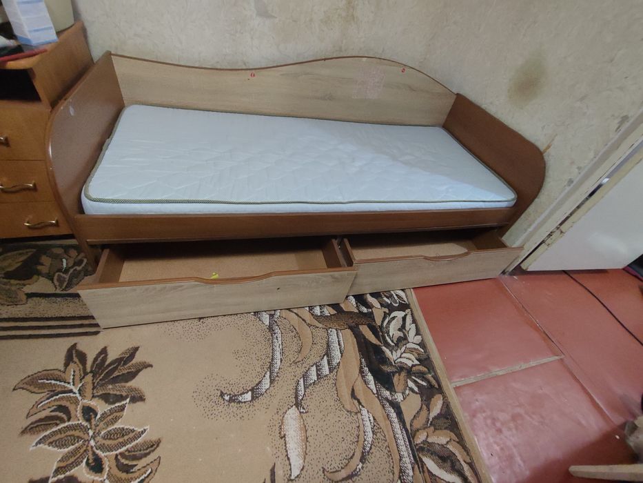 Продам ліжко одно спальне з матрацом