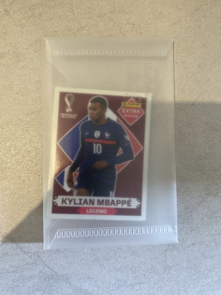 Kylian Mbappé Figurinha bordô original Panini Copa do mundo 2022