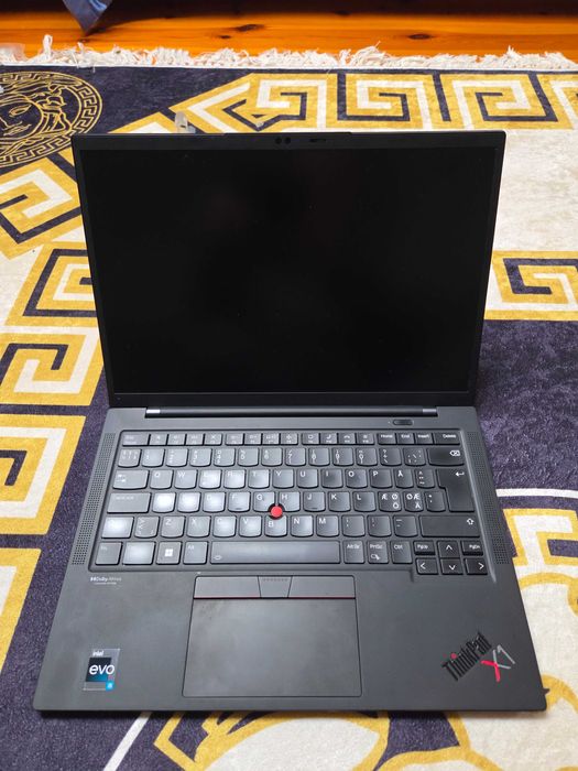 Lenovo ThinkPad X1 Carbon Gen 10 i5-1240P/16GB/256 SSD/14'' FHD WIN 11