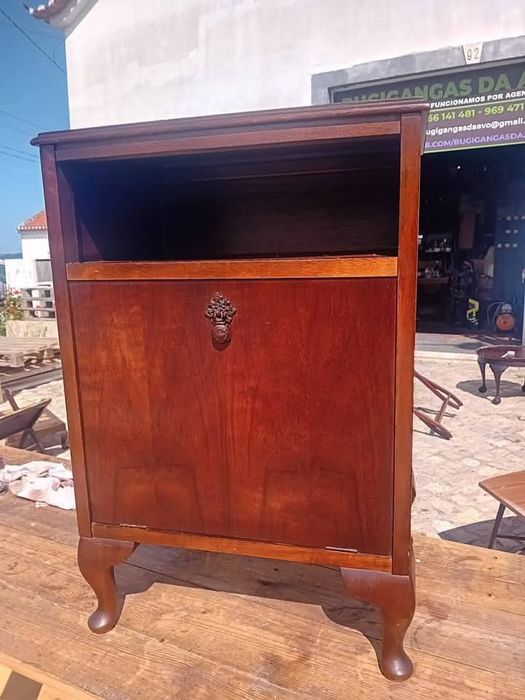 Mesa de cabeceira/apoio