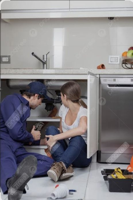 Сантехник, молодой трезвый сантехник