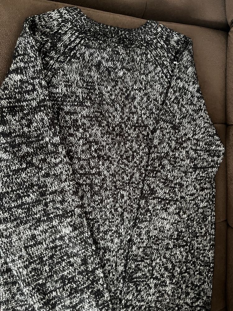 Elegancki swetr chłopięcy