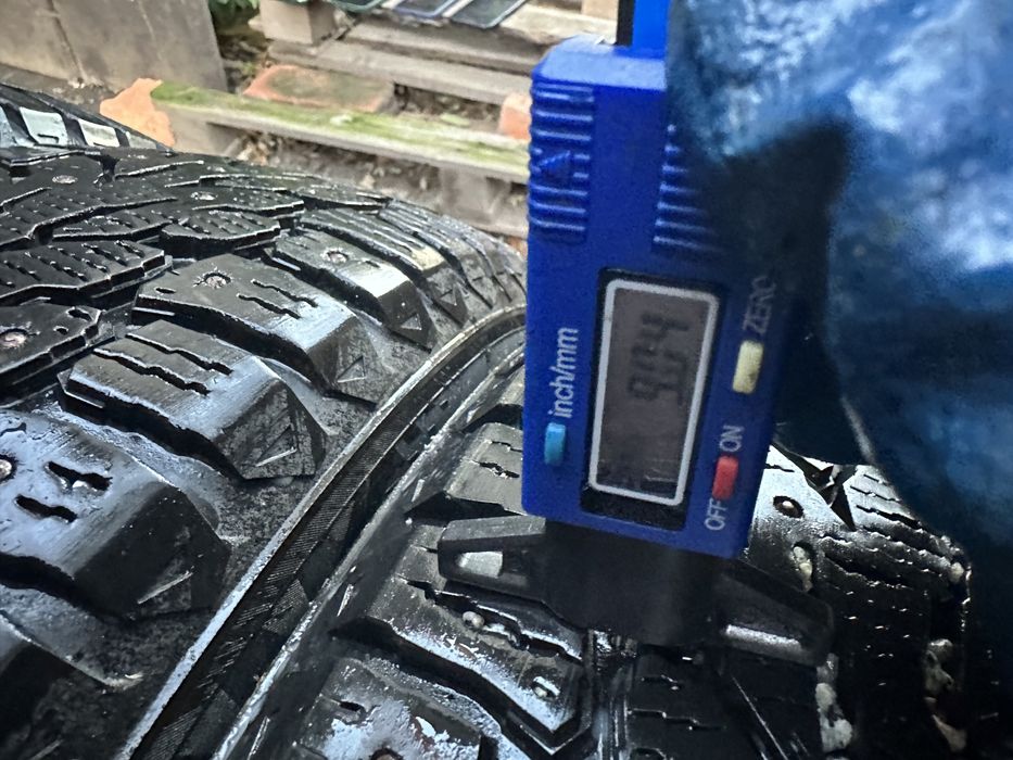 Шини зима шиповані 195/55 R16 Kumho , резина комплект майже нові