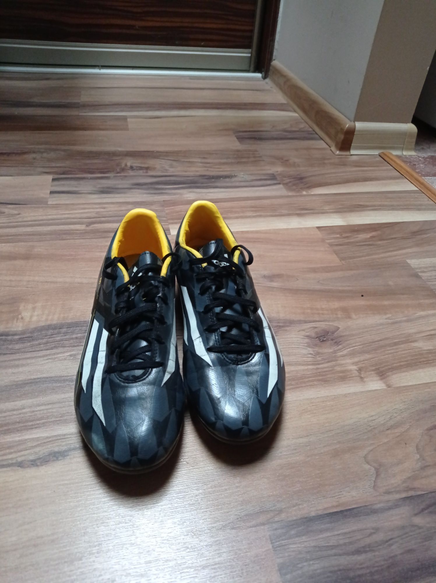 Korki adidas F10 rozmiar 40 2/3