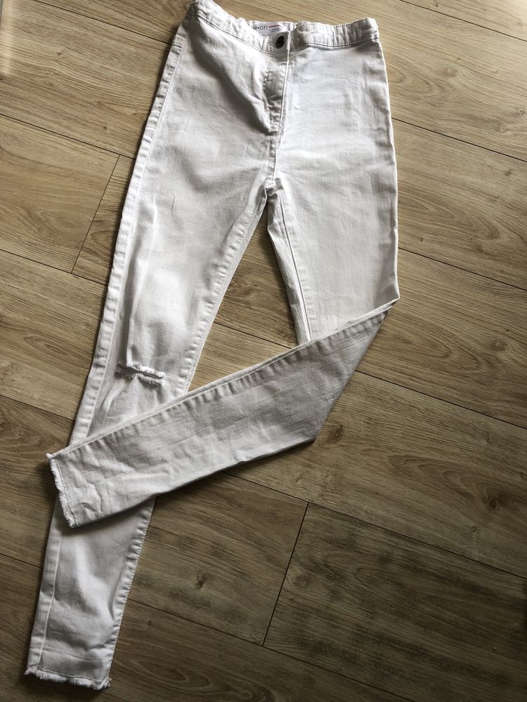 Białe jeansy 152cm