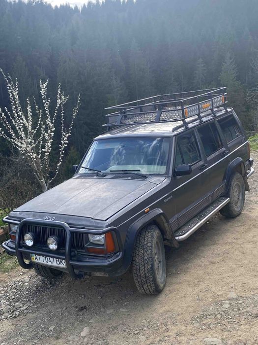 Джіпа черокі 2,5 турбо Дизель 1991 року пробіг