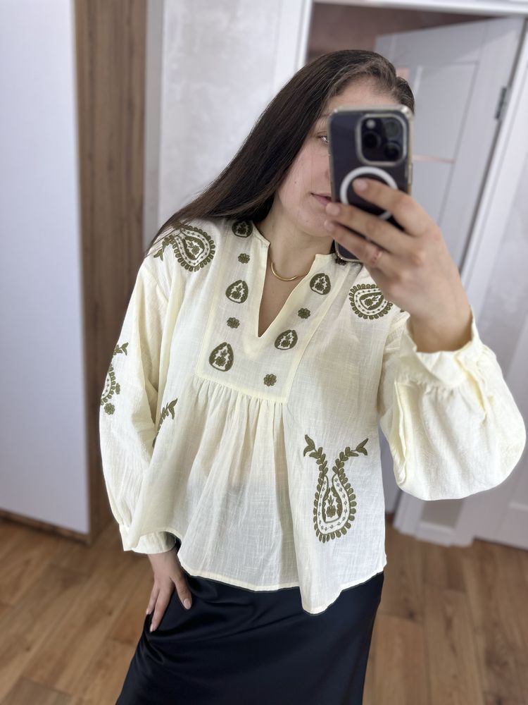 Блуза з вишивкою в стилі Zara