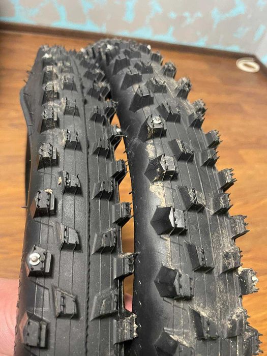 Зимняя вело покрышка 26 з шипами