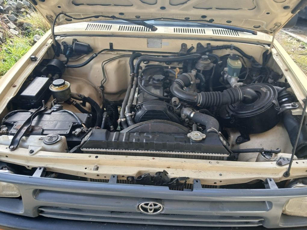 Toyota Hilux 31LN85 
ano 95 e a cilindrada é de 2. 500 em bom es