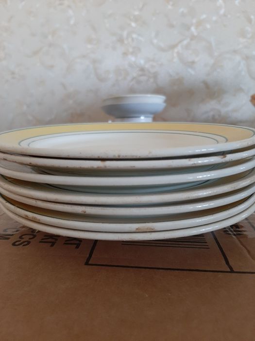 Тарелки мелкие Буды