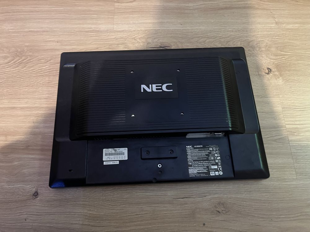 Monitor Nec LCD19WV z okablowaniem