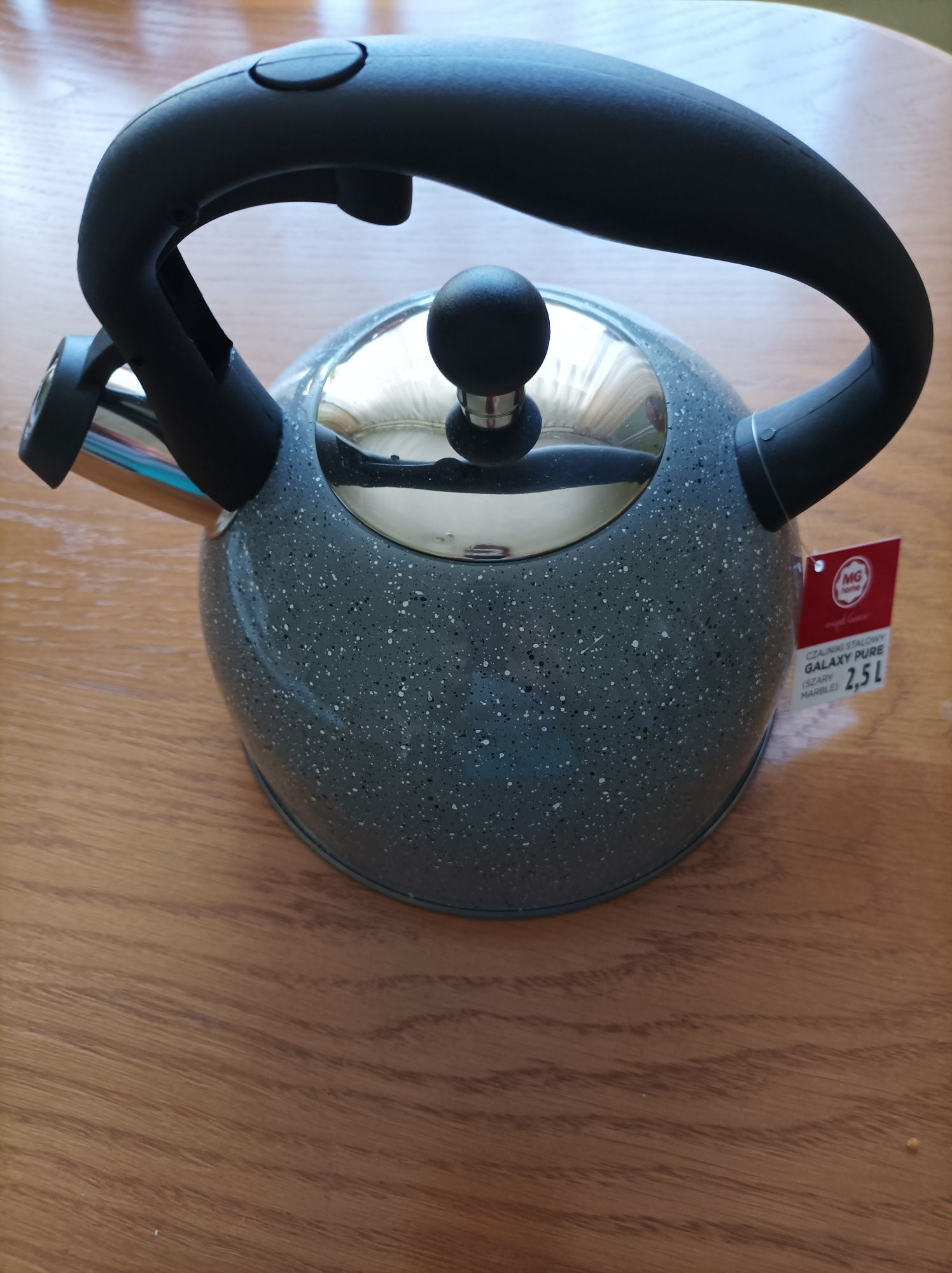 Czajnik stalowy o pojemności 2.5 l