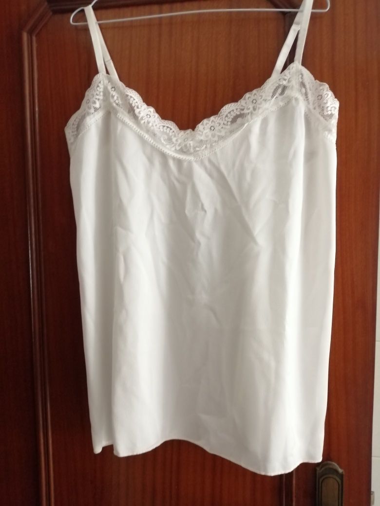 Vendo Top Branco c/ renda - Tamanho Único