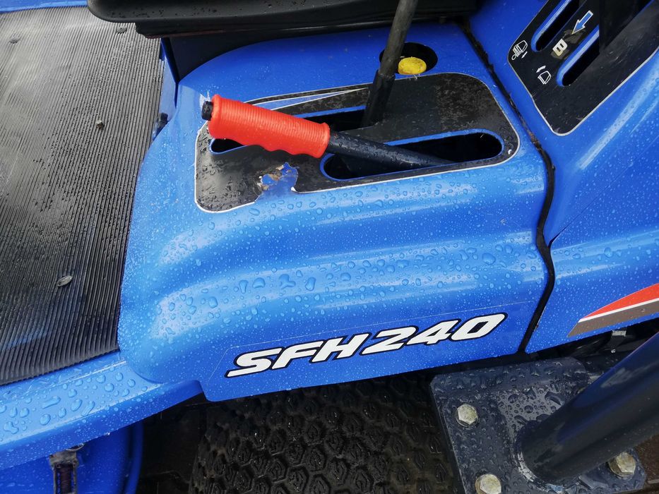 Kosiarka na duże powierzchnie ISEKI SFH 240F 4WD diesel ,górny wysyp