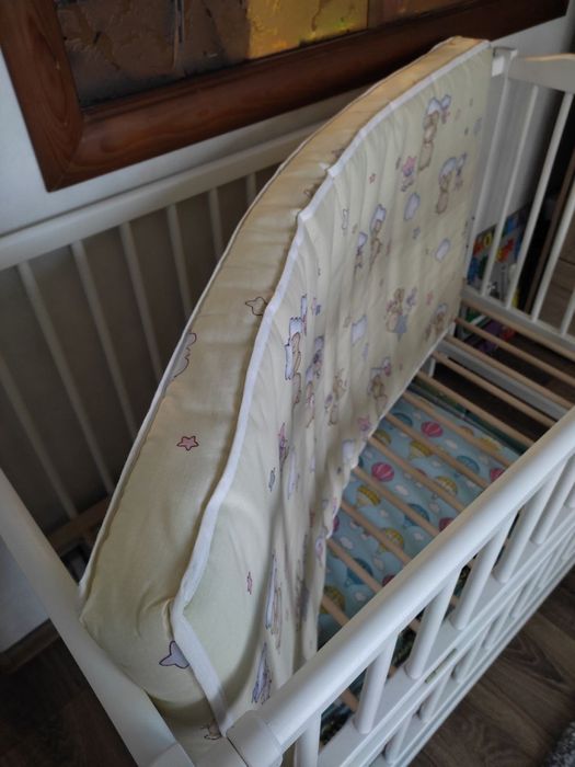 Дитяче ліжечко з матрацом та бортиками