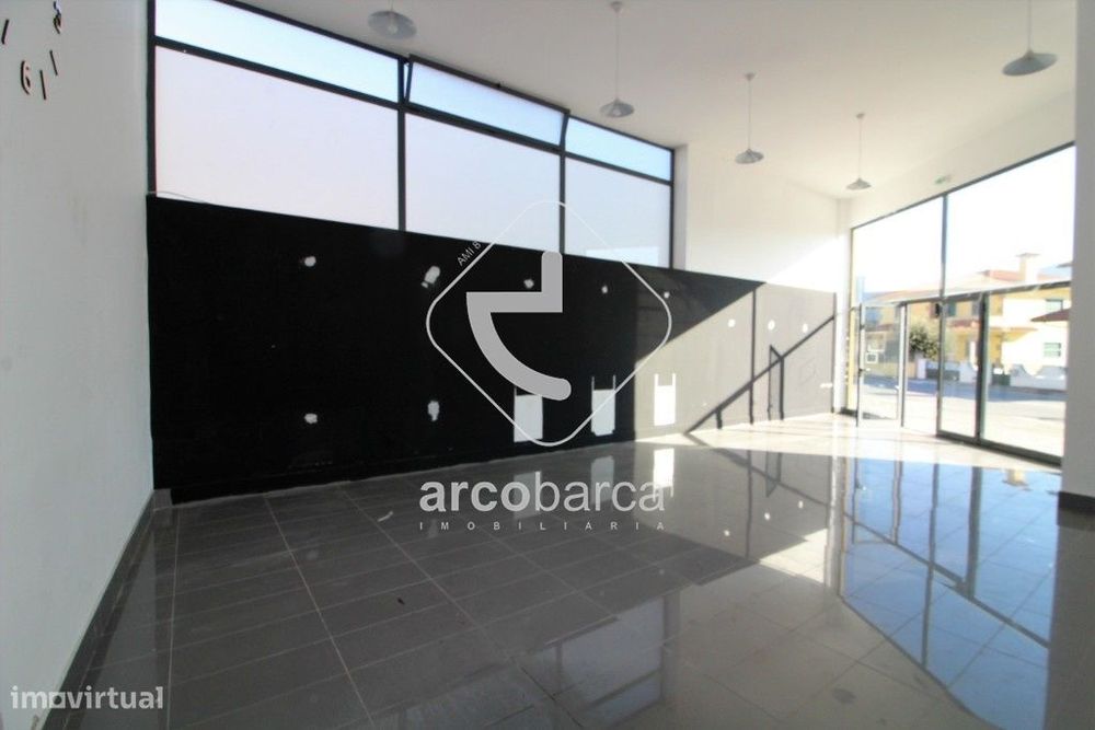 Vende-se Loja com58,5m2 - 84,500 Euros - Ponte da Barca