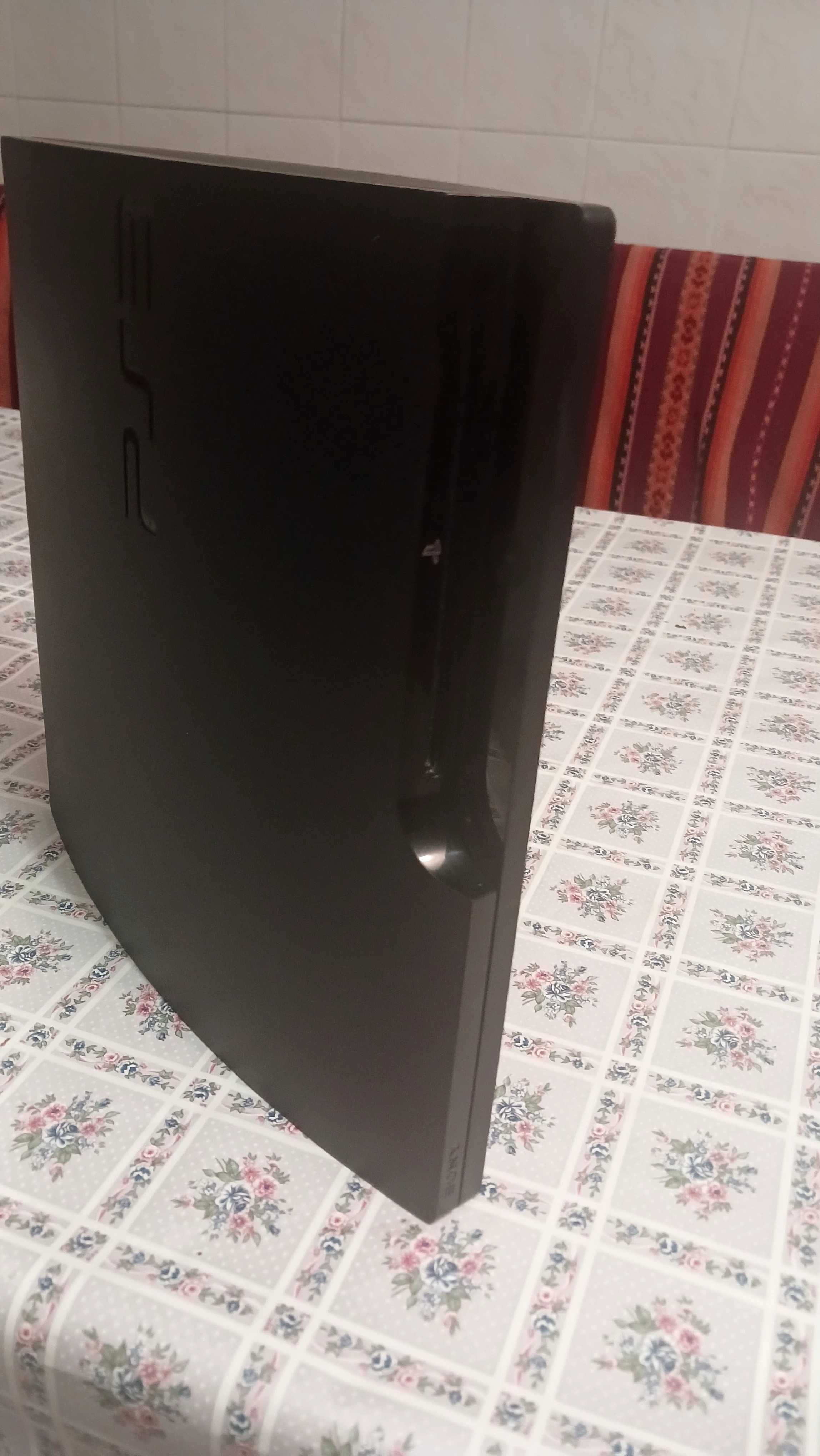 PS3 Slim 500GB + 40 игр Playstaton 3