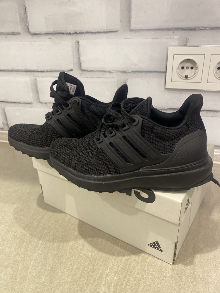 Продам дитячі кросівки Adidas