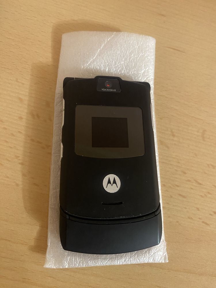 Motorola Razer V3 нова