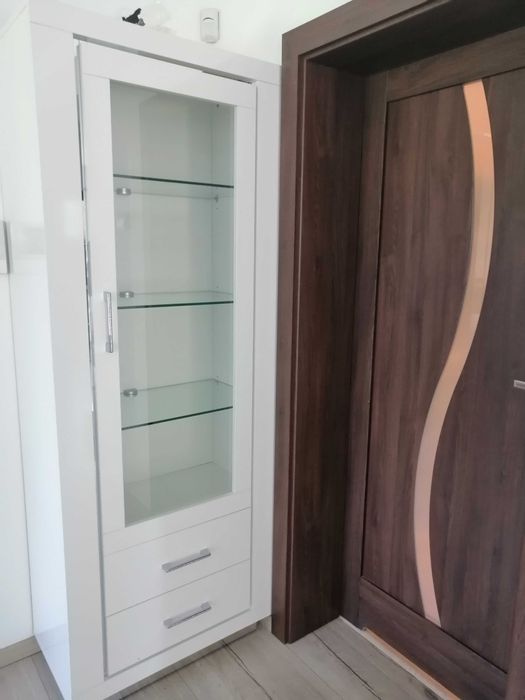 Sprzedam ozdobną witryne z podświetleniem