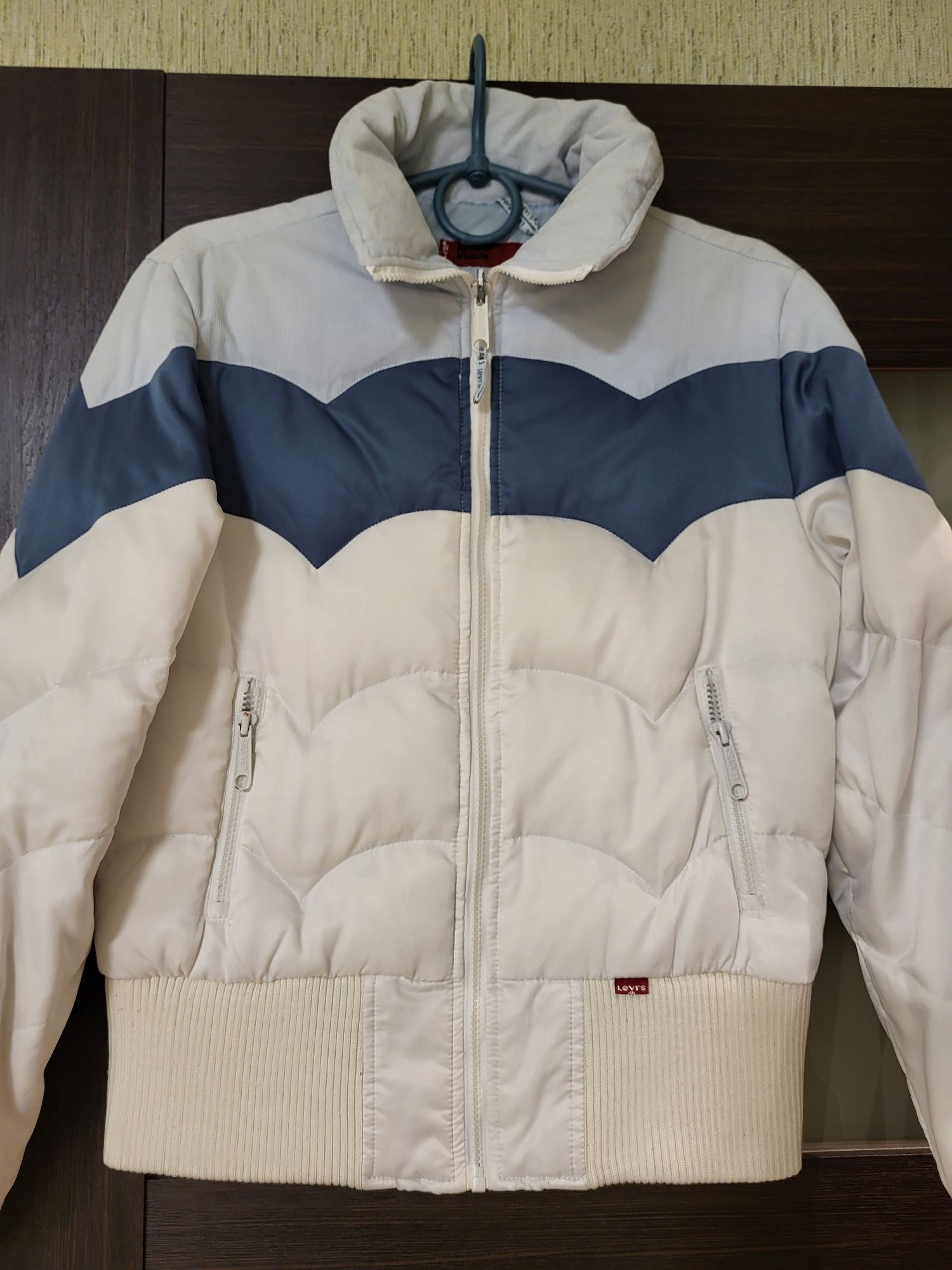 Продам куртку пуховик Levis
