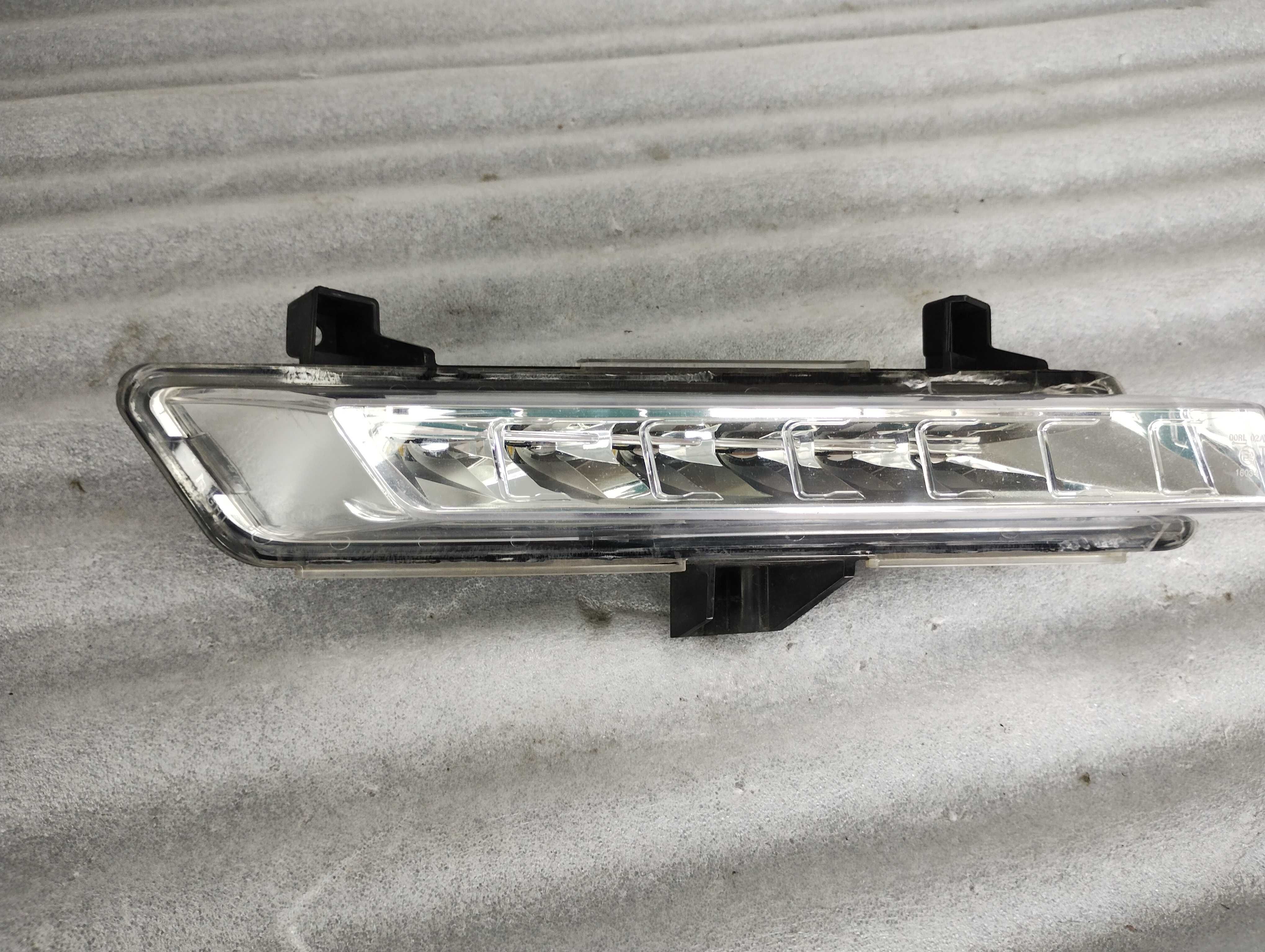 Światło Lampa do jazdy w dzień DRL Renault Clio IV Prawe Halogen