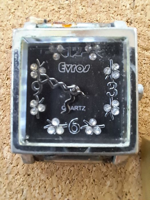 Zegarki 3 sztuki koperty metalowe uszkodzone